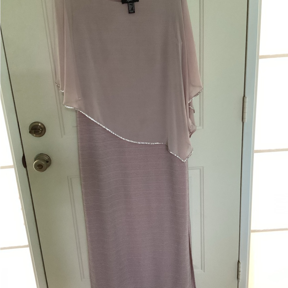 Mother of the groom dress in dusty pink. Size 16, but fit is very nice for L.